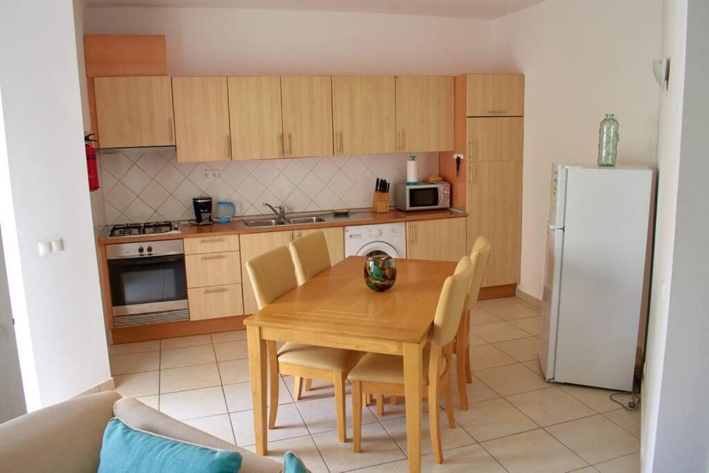 סנטה מריה Apartamento T3 Encantador Com Piscina Wifi E Perto De Praia מראה חיצוני תמונה
